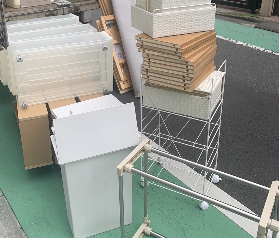 江東区北砂での不用品回収事例｜クリアケース・木製棚板・ワイヤーラック